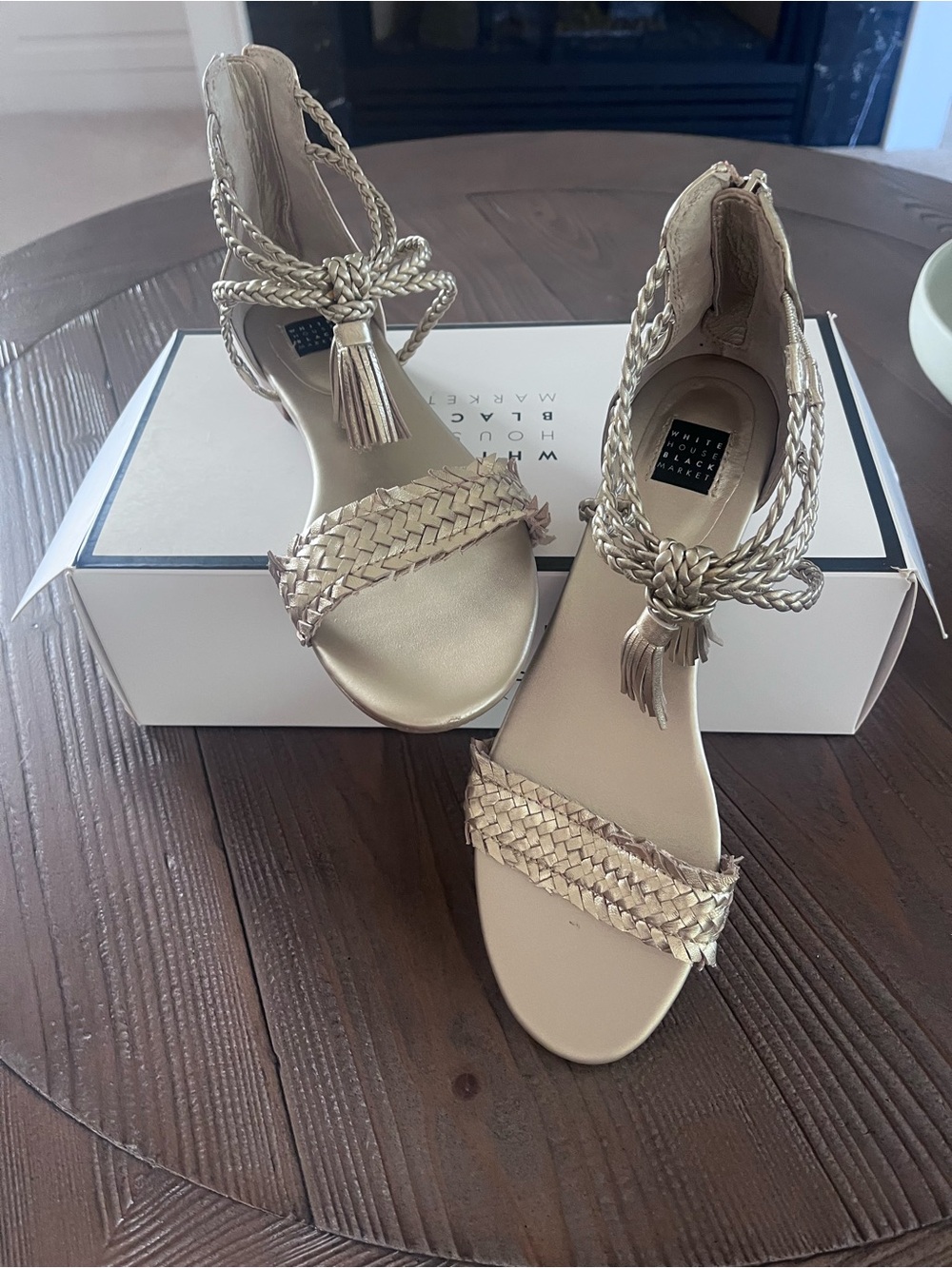 White House Black Market Mercy Sandals Sz 8 Like New